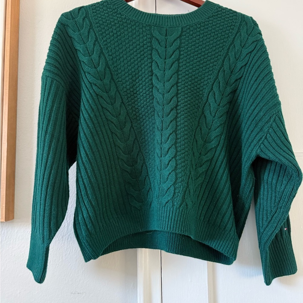 Tommy Hilfiger Green Cable Knit Sweater Women’s Minimalist